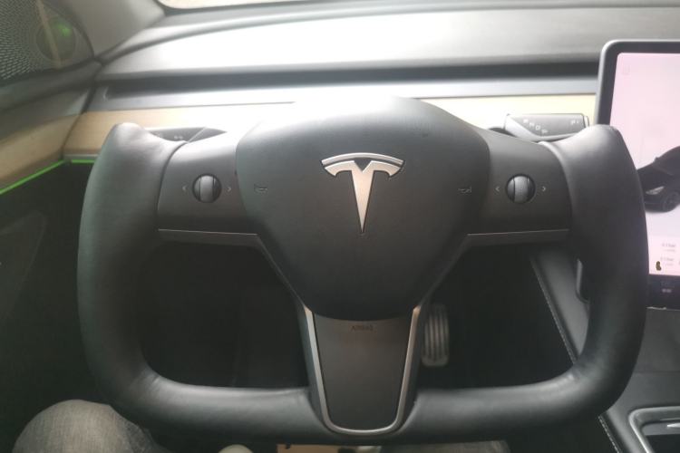 Used Tesla Model Y 2021 Long-Range All-Wheel-Drive Version Steering Wheel