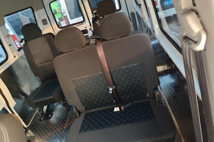 Used SAIC MAXUS Xintu V80 2025 PRO Aoyuntong 2.0T Automatic Long-Wheelbase Mid-Roof Model with 6/7/8/9 Seats
