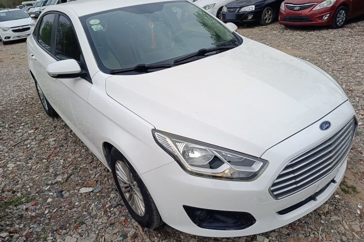 Used Ford Escort 2015 1.5L Manual Comfort Model Front Right 45 Deg