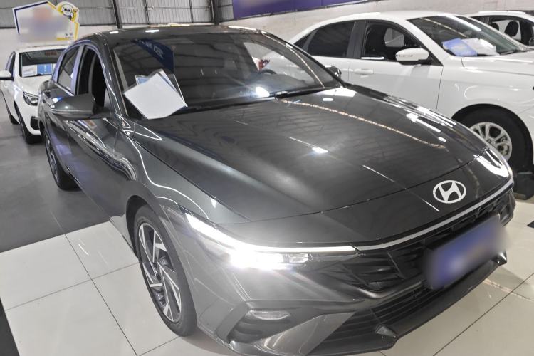 Used Hyundai Elantra 2023 1.5L CVT GLX Elite Edition Front Right 45 Deg