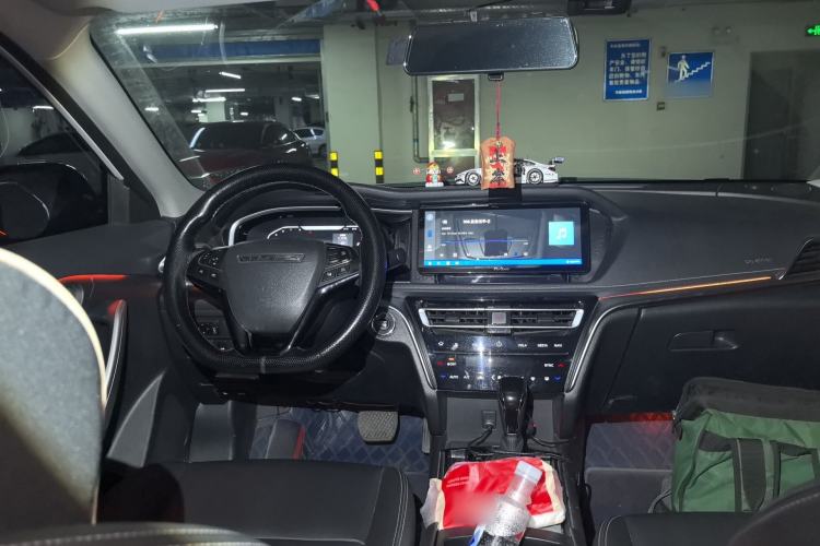 Used Venucia T90 2020 2.0L CVT Smart Connect & Smooth Drive Edition Center Console