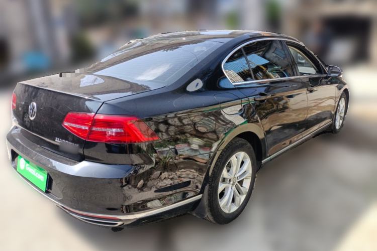 Used Volkswagen Magotan 2017 330TSI DSG Luxury Model Rear Right 45 Deg