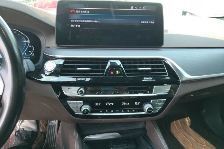 Used BMW 5 Series New Energy 2020 Mileage Upgrade Version 530Le Pioneer Edition Audio And AC Panel