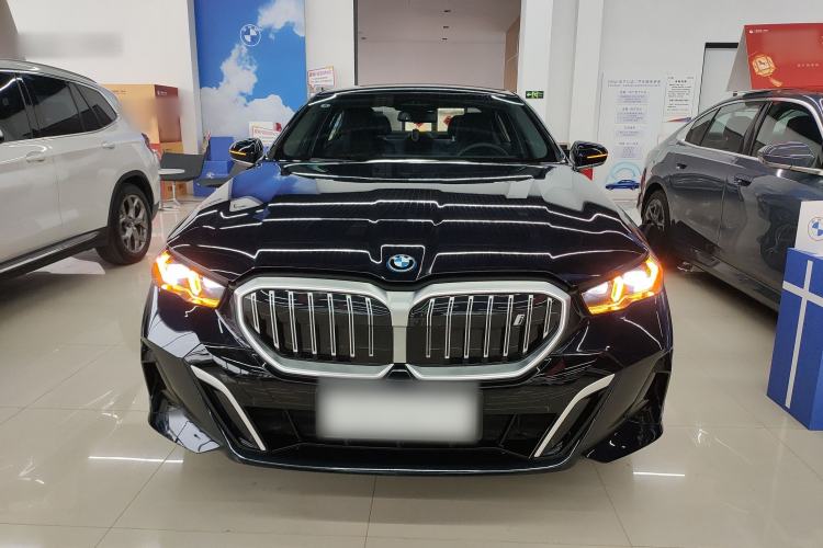 Used BMW i5 2024 eDrive 35L Luxury Model with M Sport Package
