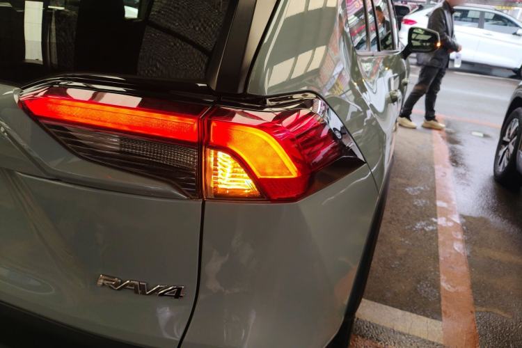 Used Toyota RAV4 2020 2.0L CVT Two-Wheel Drive Fashion Edition Right Rear Taillight