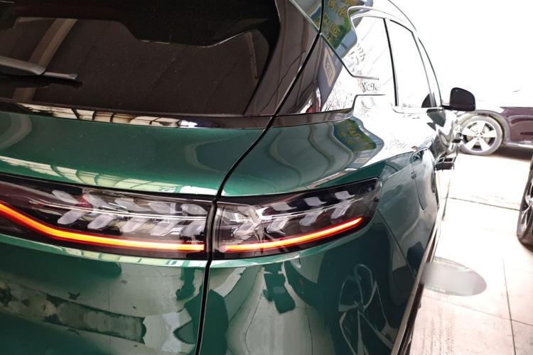 Used VOYAH FREE 2025 318 259 km All-Wheel-Drive Exploration Edition