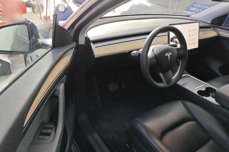 Used Tesla Model Y 2021 Long-Range All-Wheel-Drive Version
