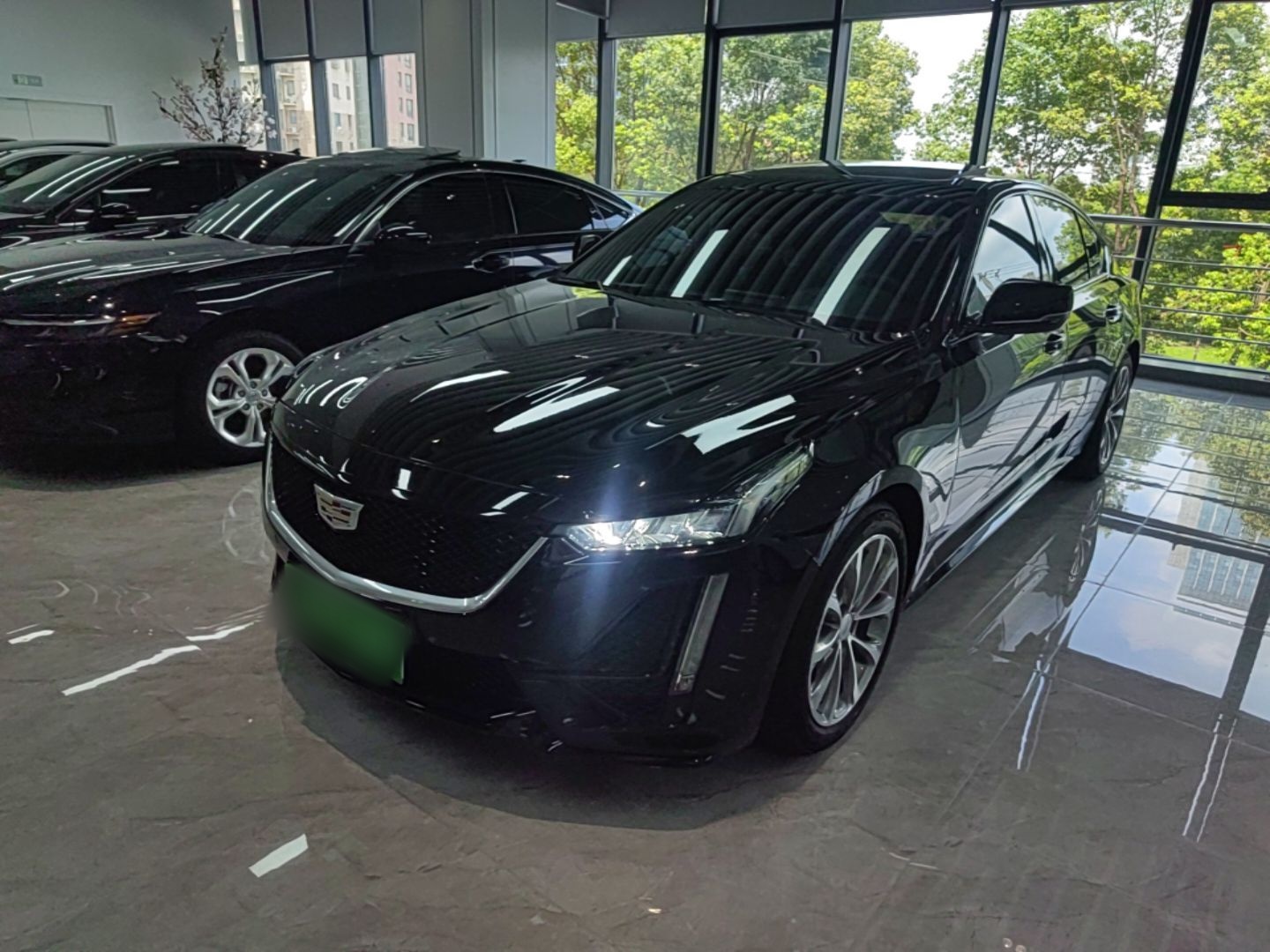 Unter der Vorderseite des Autos