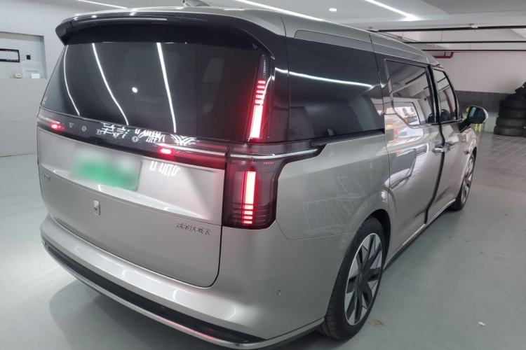 Used Volvo EM90 2025 Ultra Six-Seater