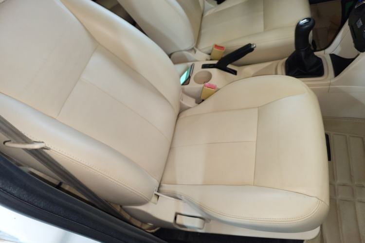Used Chery Fengyun 2 2013 Hatchback 1.5L Manual Ruiyi Edition