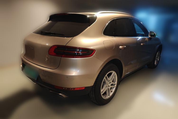 Used Porsche Macan 2016 Macan 2.0T Rear Right 45 Deg