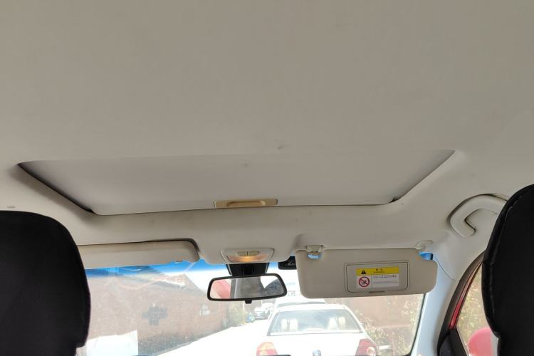 Used Baojun 530 2019 1.5T Manual Luxury 7-seater National V Center Console