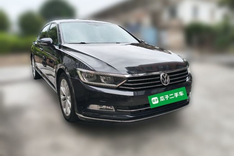 Used Volkswagen Magotan 2018 Facelift 330TSI DSG Luxury Model Front Right 45 Deg