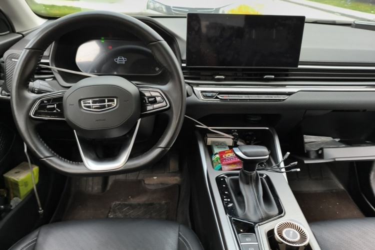 Used Geely Auto Emgrand 2023 4th Generation Champion Edition 1.5L CVT Prestige Model Center Console