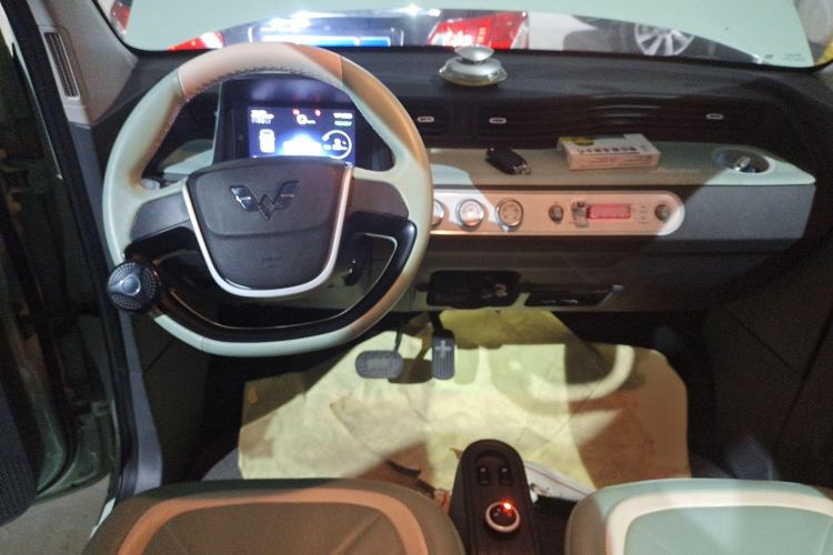 Used Wuling Hongguang MINIEV 2021 Macaron Sandwich Model 120 km Lithium Iron Phosphate