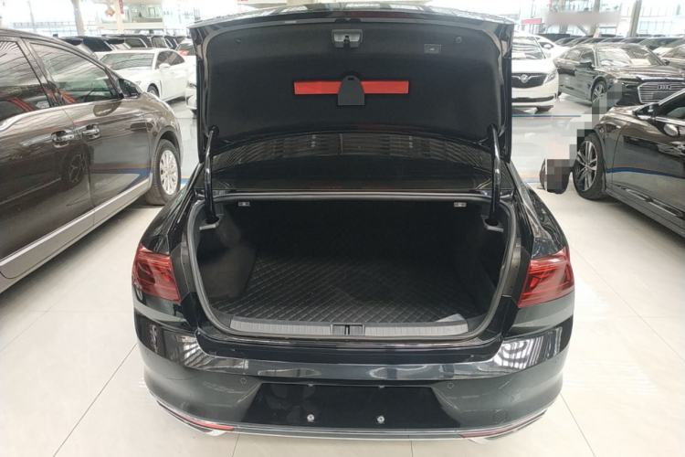 Used Volkswagen Magotan 2023 2 Million Units Commemorative Edition 330TSI DSG Luxury Version Trunk