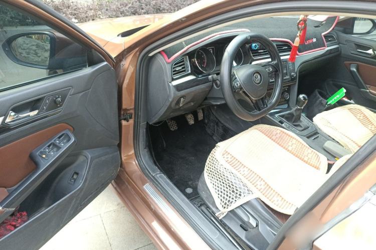 Used Volkswagen Lamando 2015 280TSI Manual Comfort Edition Driver Seat