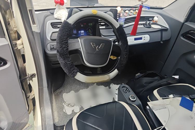 Used Wuling Hongguang MINIEV 2022 Macaron Premium Model – Lithium Iron Phosphate Center Console