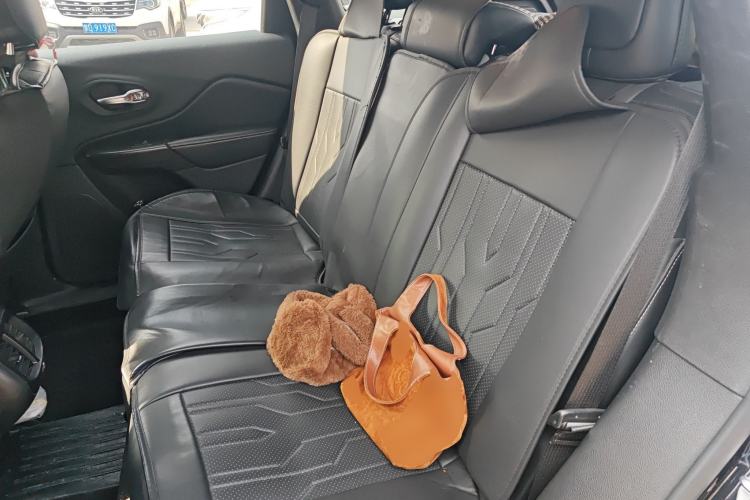 Used Jeep Cherokee 2016 2.0L Superior Edition
