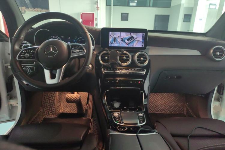 Used Mercedes-Benz GLC 2022 Facelifted GLC 260 L 4MATIC Dynamic Edition Center Console