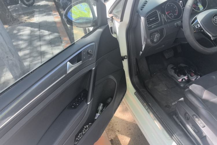 Used Volkswagen Golf 2018 230TSI Automatic Luxury Version
