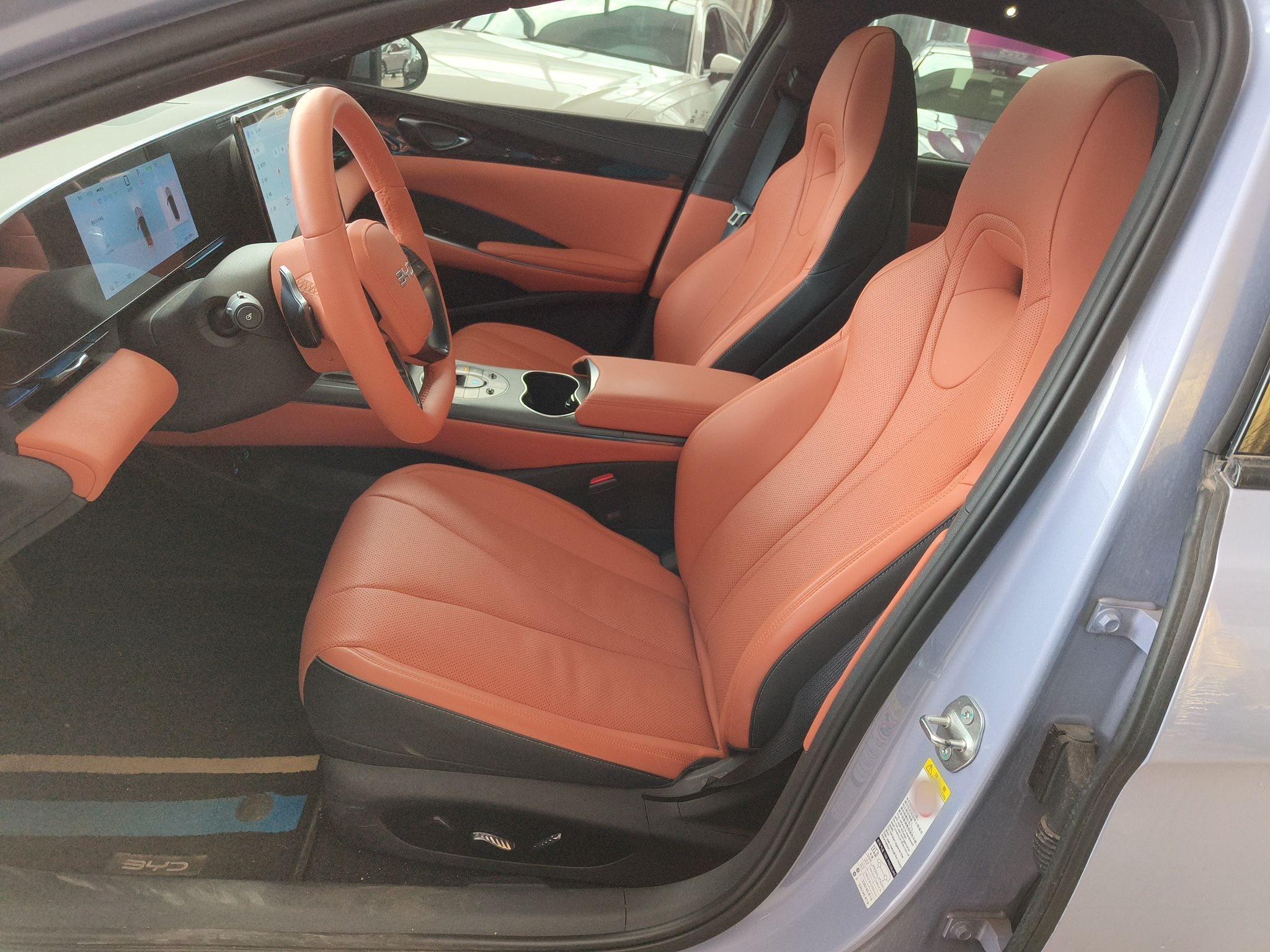 Переднее сиденье в автомобиле