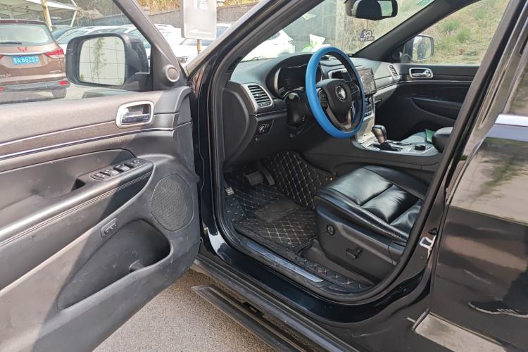 Used Jeep Grand Cherokee 2017 3.0L Comfort Navigation Edition Driver Seat