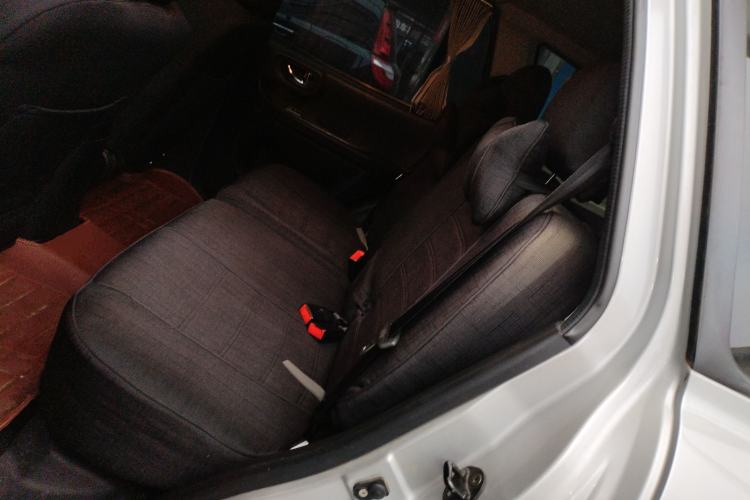 Used Huatai Santa Fe Classic 2015 2.0L Gasoline Manual Transmission Two-Wheel Drive Standard Version
