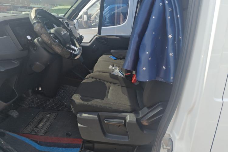 Used JMC Fushun 2023 2.0T Automatic Long-Wheelbase Mid-to-High Roof Commercial Van-Type Transport Vehicle – 2/3 Seats