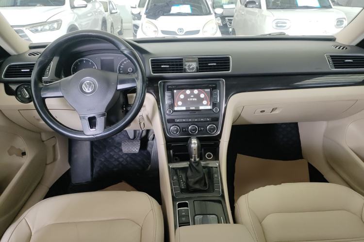 Used Volkswagen Passat 2014 1.8TSI DSG Prestige Navigation Edition Center Console