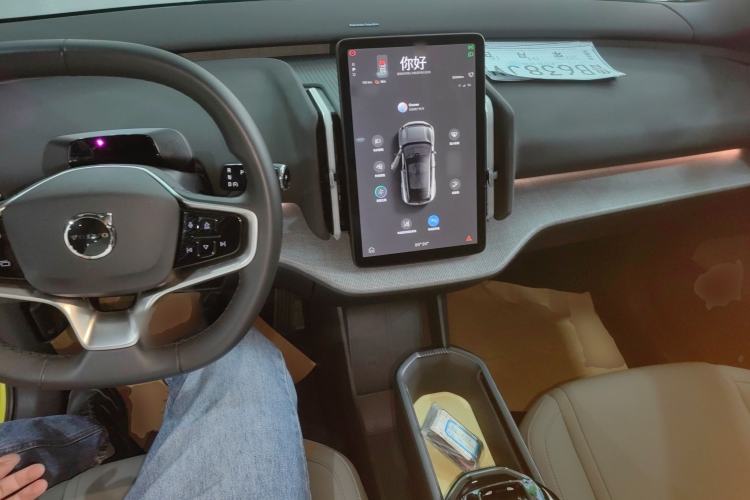 Used Volvo EX30 2025 Rear-Drive Long-Range Version Ultra Center Console