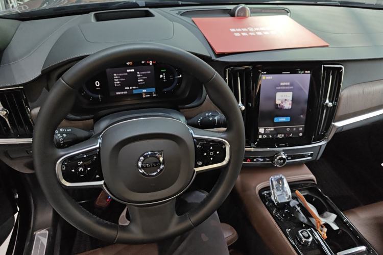 Used Volvo S90 New Energy 2024 Plug-in Hybrid Four-Wheel Drive Long-Range Luxury Smart Edition Center Console