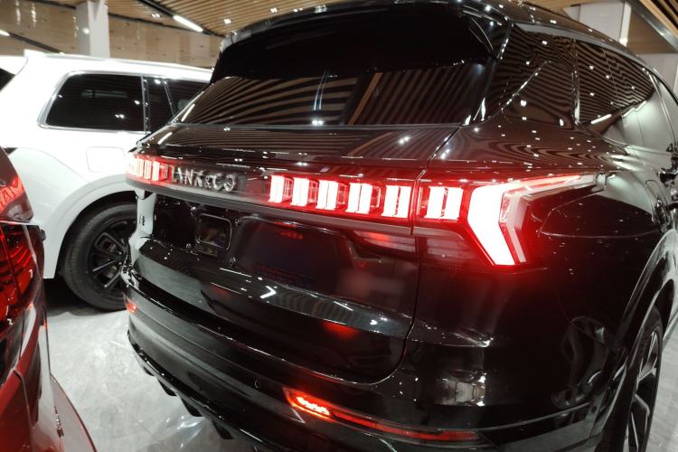 Used Lynk & Co 09 2021 2.0T Halo Six-Seater
