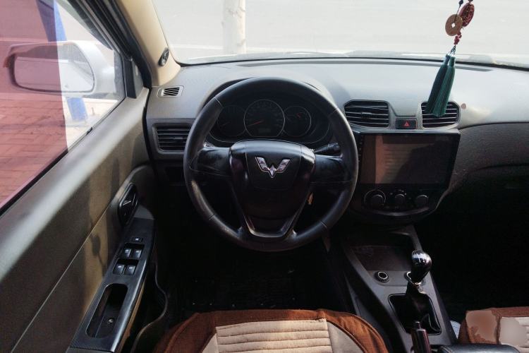 Used Wuling Hongguang 2014 1.5L Standard Version
