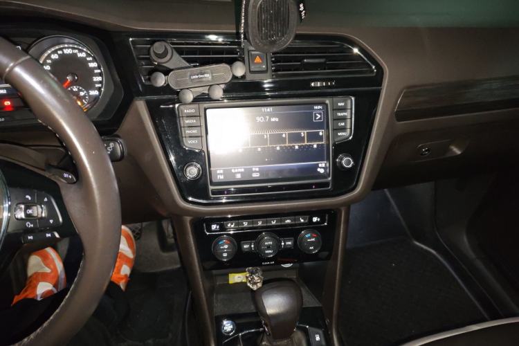 Used Volkswagen Tiguan L 2017 330TSI Automatic Two-Wheel Drive Luxury Edition
