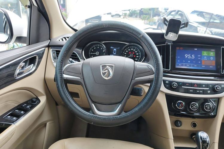 Used Baojun 730 2016 1.5L Manual Comfort Version 7 Seats China V Emission Standard