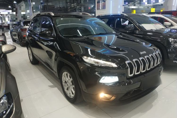 Used Jeep Cherokee 2016 2.4L Leading Smart Version
