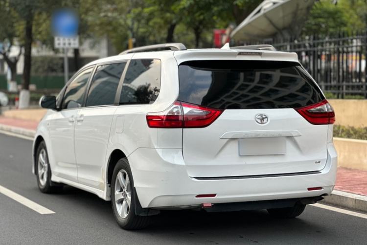 Used Toyota Sienna 2019 3.5L Two-Wheel Drive LE Trim 7 Seats U.S. Specification
