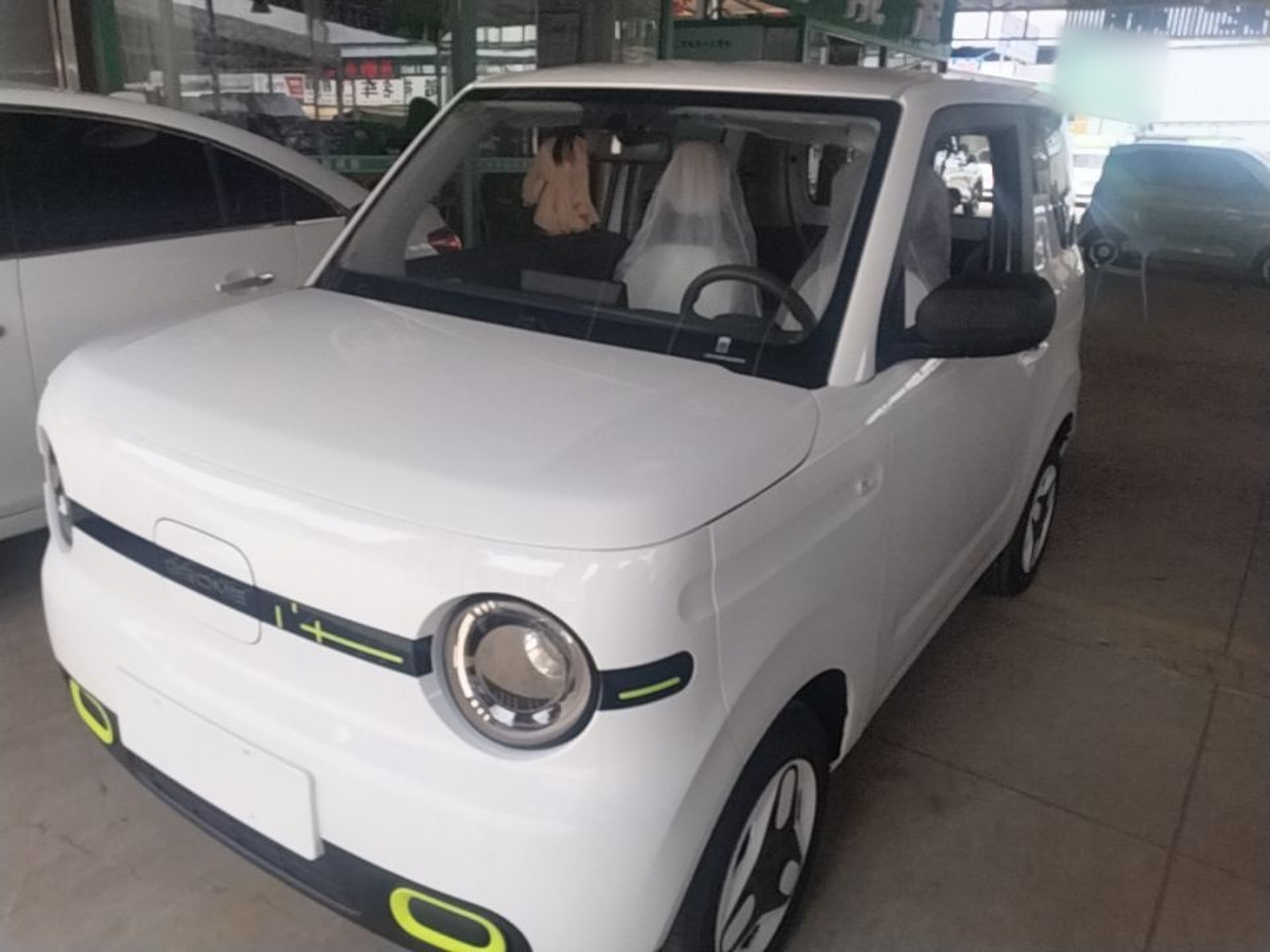 Unter der Vorderseite des Autos