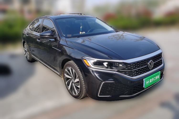 Used Volkswagen Passat 2022 330TSI Starry Luxury Edition Front Right 45 Deg