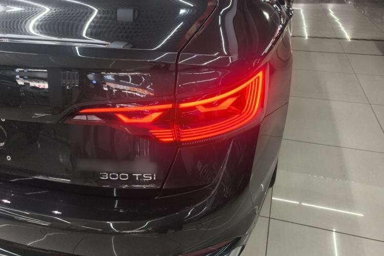 Used Volkswagen Sagitar 2025 300TSI DSG Excellence Edition Right Rear Taillight