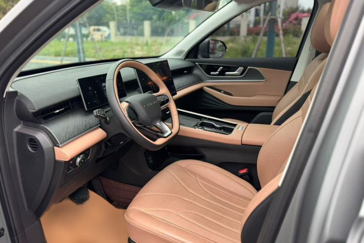 Used Chery Tiggo 8 L 2025 Model 2.0T Two-Wheel Drive Changhong Edition—5 Seaters