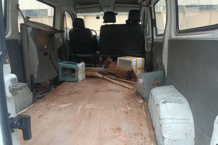 Used SAIC MAXUS Xintu V80 2014 2.5T Aotuntong Short Wheelbase Mid-Roof Model