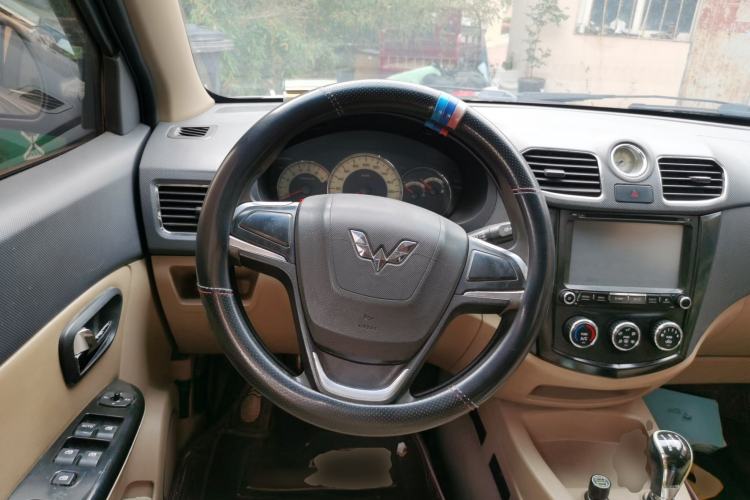 Used Wuling Hongguang 2013 1.5L S Comfort Model Steering Wheel