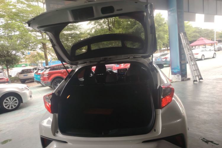 Used Toyota C-HR 2018 2.0L Leading with Sunroof China VI Standard
