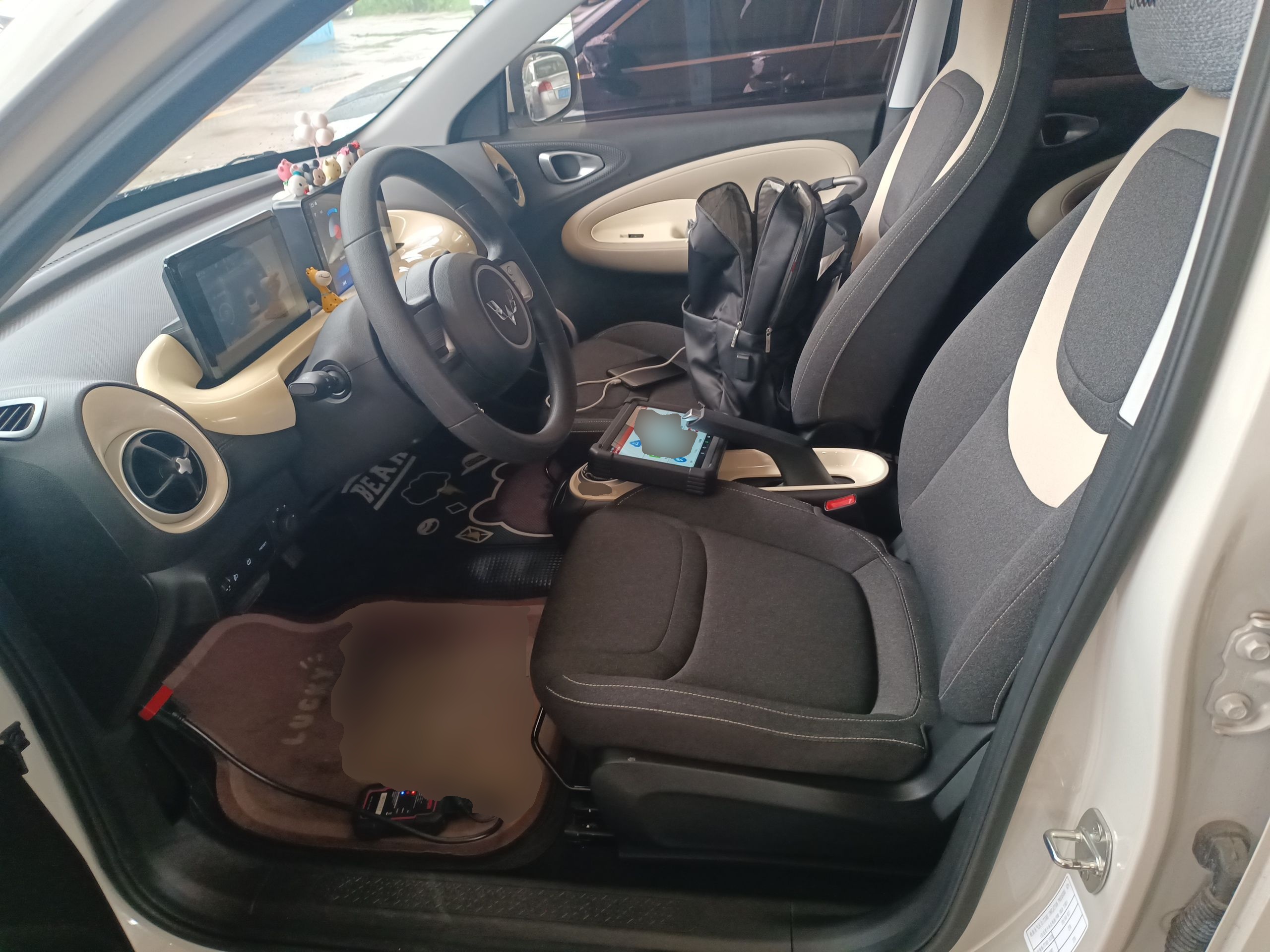 Переднее сиденье в автомобиле