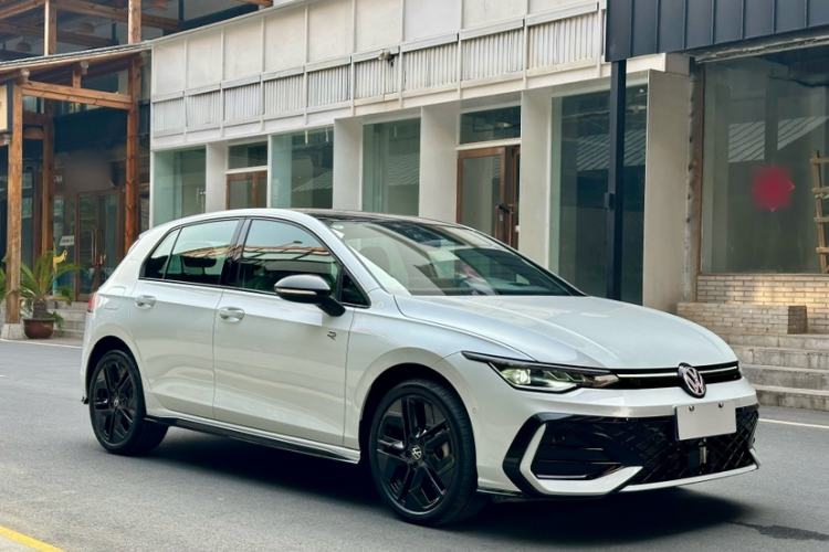 Used Volkswagen Golf 2025 300TSI R-Line
