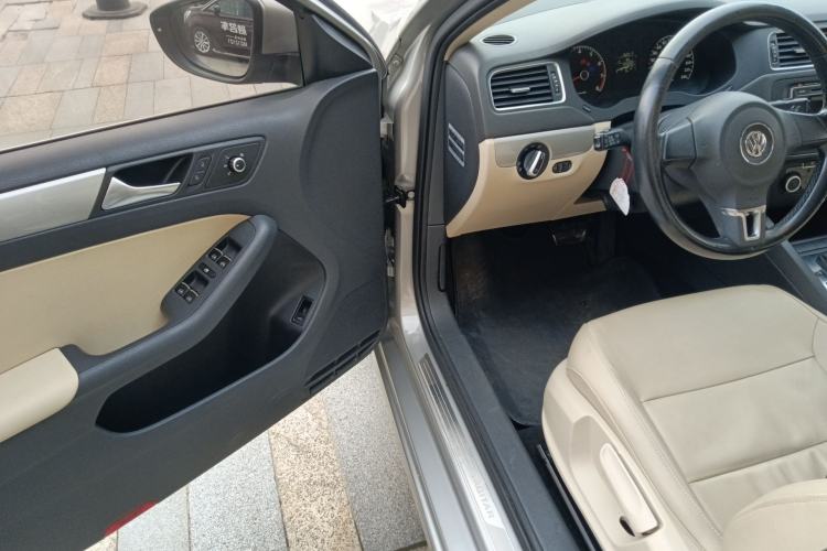 Used Volkswagen Sagitar 2014 Revised Version 1.6L Automatic Comfort Edition Driver Seat