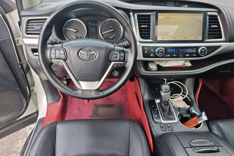 Used Toyota Highlander 2018 2.0T Four-Wheel Drive Luxury Edition 7 Seats China V Emission Standard Steering Wheel