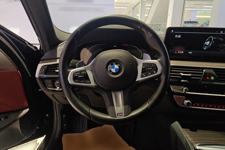Used BMW 5 Series 2022 Second Facelift 530Li Luxury Version M Sport Package Steering Wheel